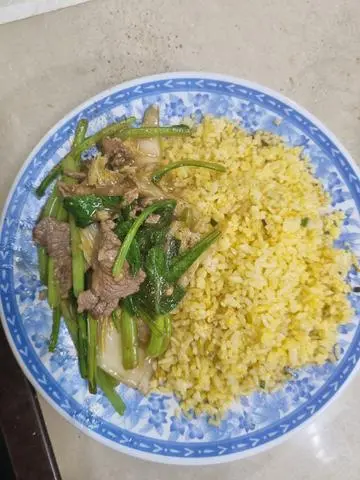 Hình ảnh Cơm bò xào cải