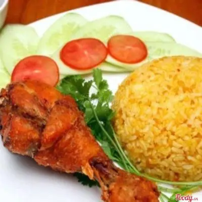 Hình ảnh CƠM GÀ ĐÙI TỎI CHIÊN MẮM(SHOCKED CHICKEN RICE)