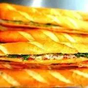 Hình ảnh Bánh Mì Que Pate - Phô mai sợi