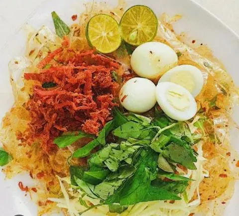 Hình ảnh bánh tráng trộn khô bò khô mực tré 