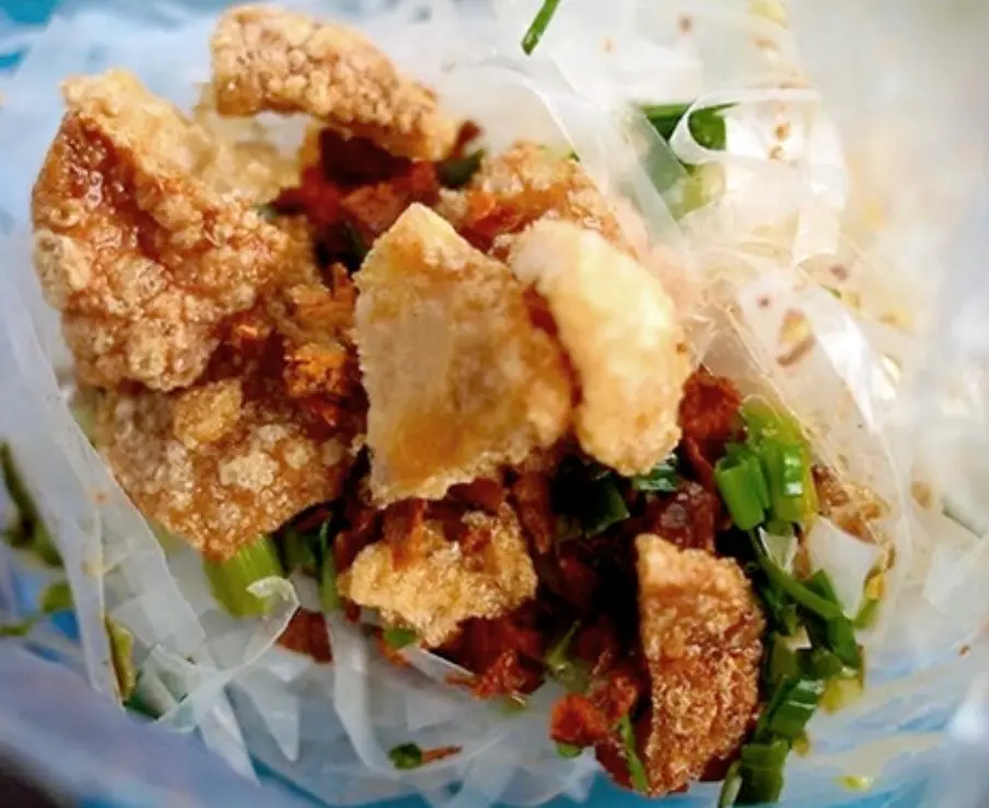 Hình ảnh bánh sợi dẻo trộn mỡ hành da heo giòn,trứng cút