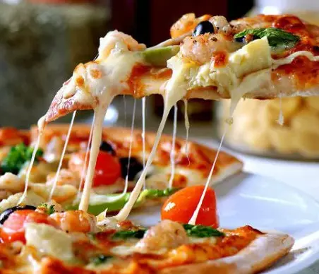Hình ảnh Bánh Pizza size M xúc xích- kéo sợi