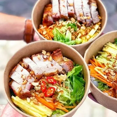 Hình ảnh bún heo quay + trà tắc
