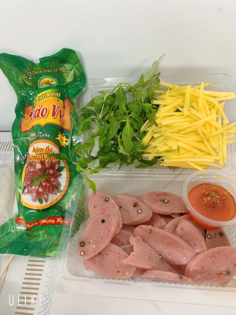 Hình ảnh Nem chua Thảo Vy cắt lát (1 cây)