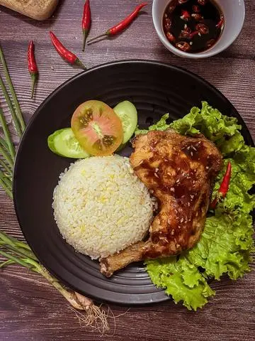 Hình ảnh Cơm Chiên Gà Góc Tư Sốt Me