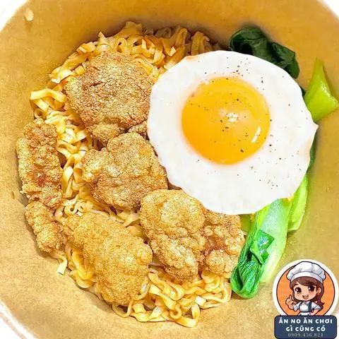 Hình ảnh Mì Trộn Heo Chiên Giòn + Trứng Ốp La