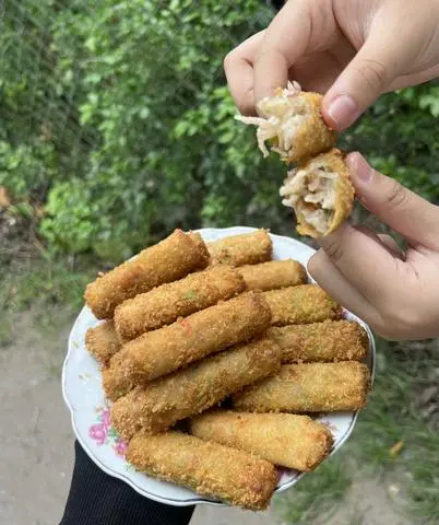 Hình ảnh Chả Giò Tôm Mực (1 chả) 