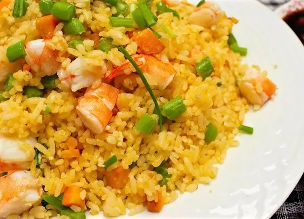 Hình ảnh Cơm chiên hài sản + canh