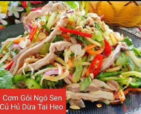 Hình ảnh Cơm Gỏi Ngó Sen Củ Hủ Dừa Tai Heo 