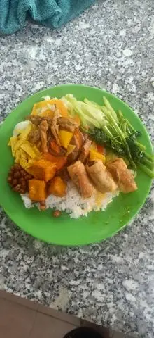 Hình ảnh cơm thập cẩm + chã giò chay