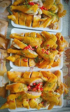 Hình ảnh gà ủ muối nguyên con đặc biệt Chặt Sẵn hấp hành kèm nước chấm Hải sản 