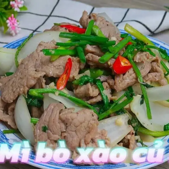Hình ảnh Mì bò xào củ hành.