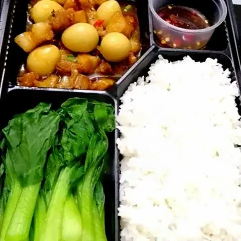 Hình ảnh Cơm cánh gà chiên nước mắm