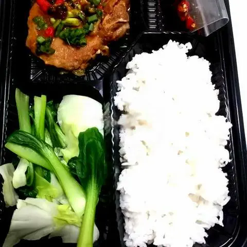 Hình ảnh Cơm nạc dăm rim mặn