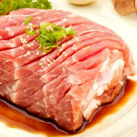 Hình ảnh 돼지갈비 . BBQ sườn heo ướp+rau cơm +món ăn phụ