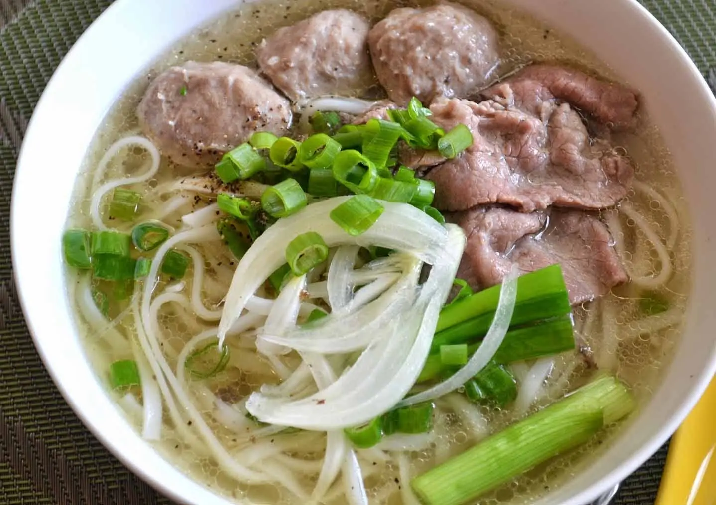 Hình ảnh Phở tái viên