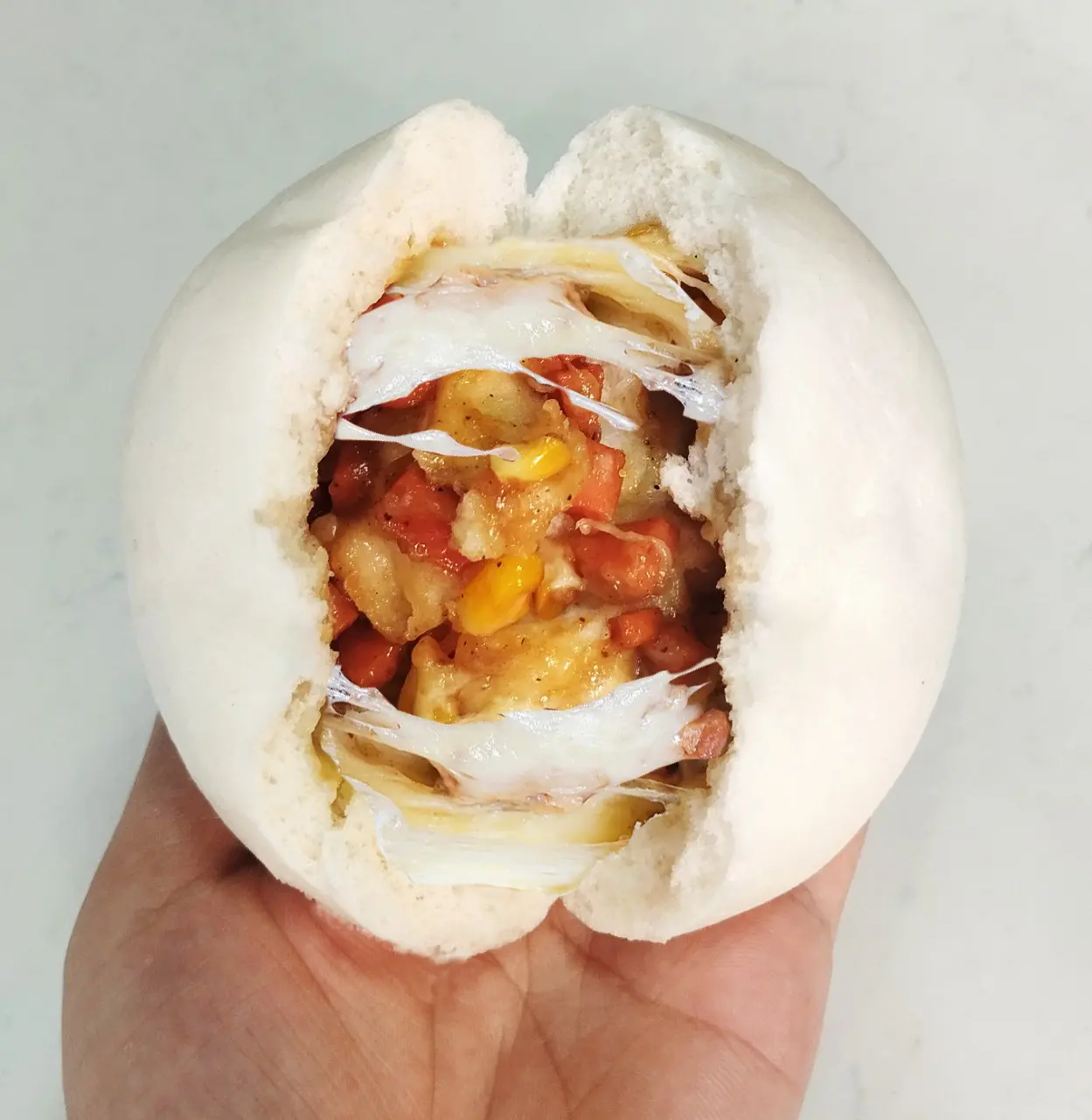 Hình ảnh Bánh bao xúc xích phomai