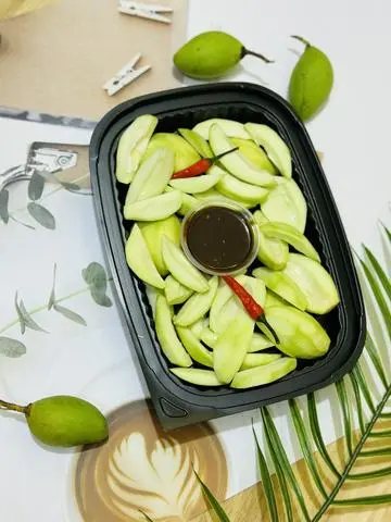 Hình ảnh Xoài non chấm mắm ruốc