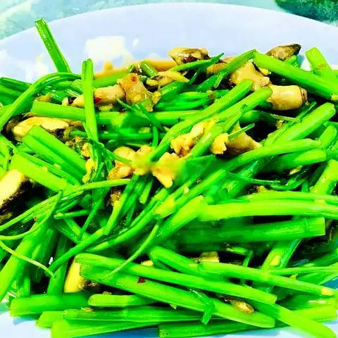 Hình ảnh Ốc móng tay xào rau muống