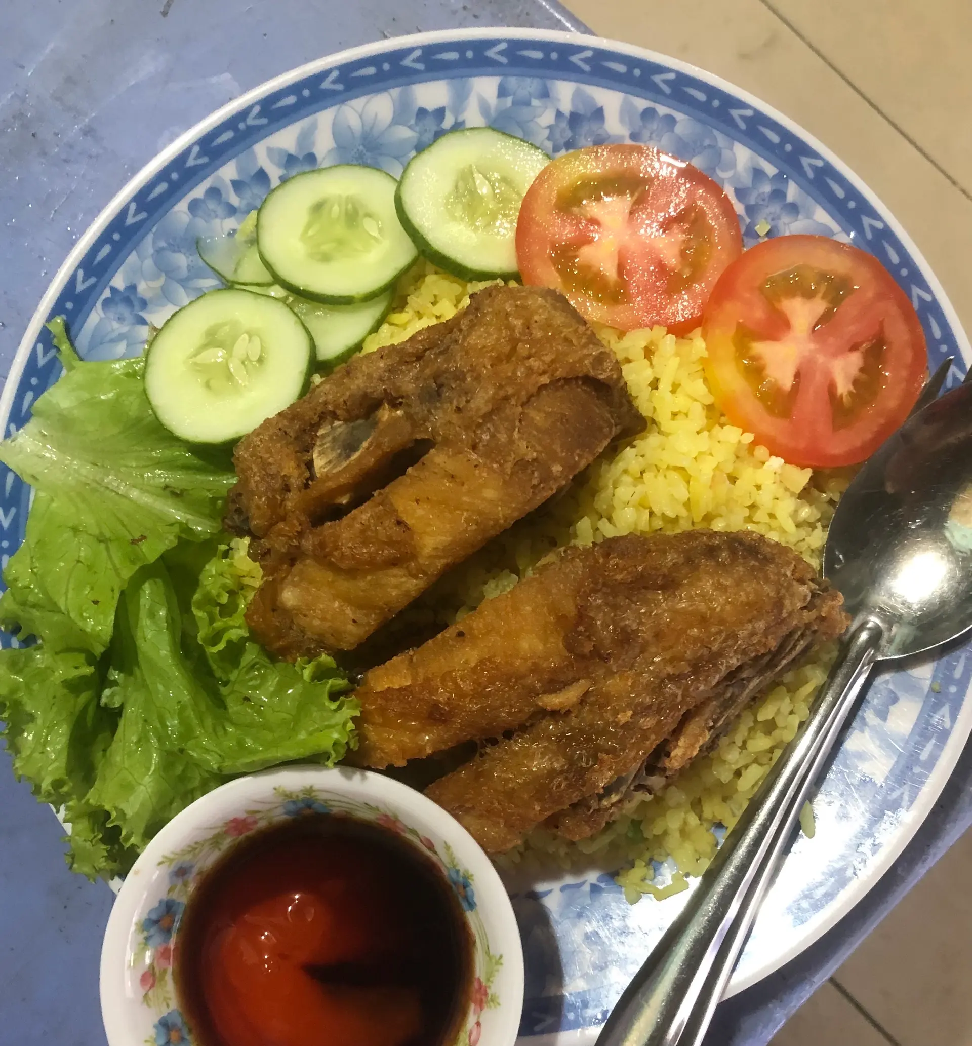 Hình ảnh Cơm chiên gà xối mỡ - Má đùi