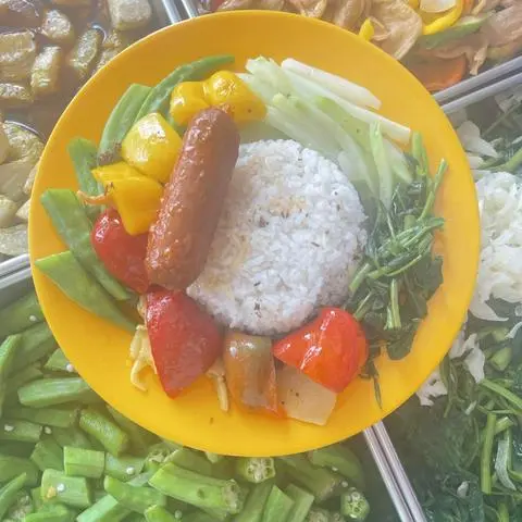 Hình ảnh Cơm chay xúc xích