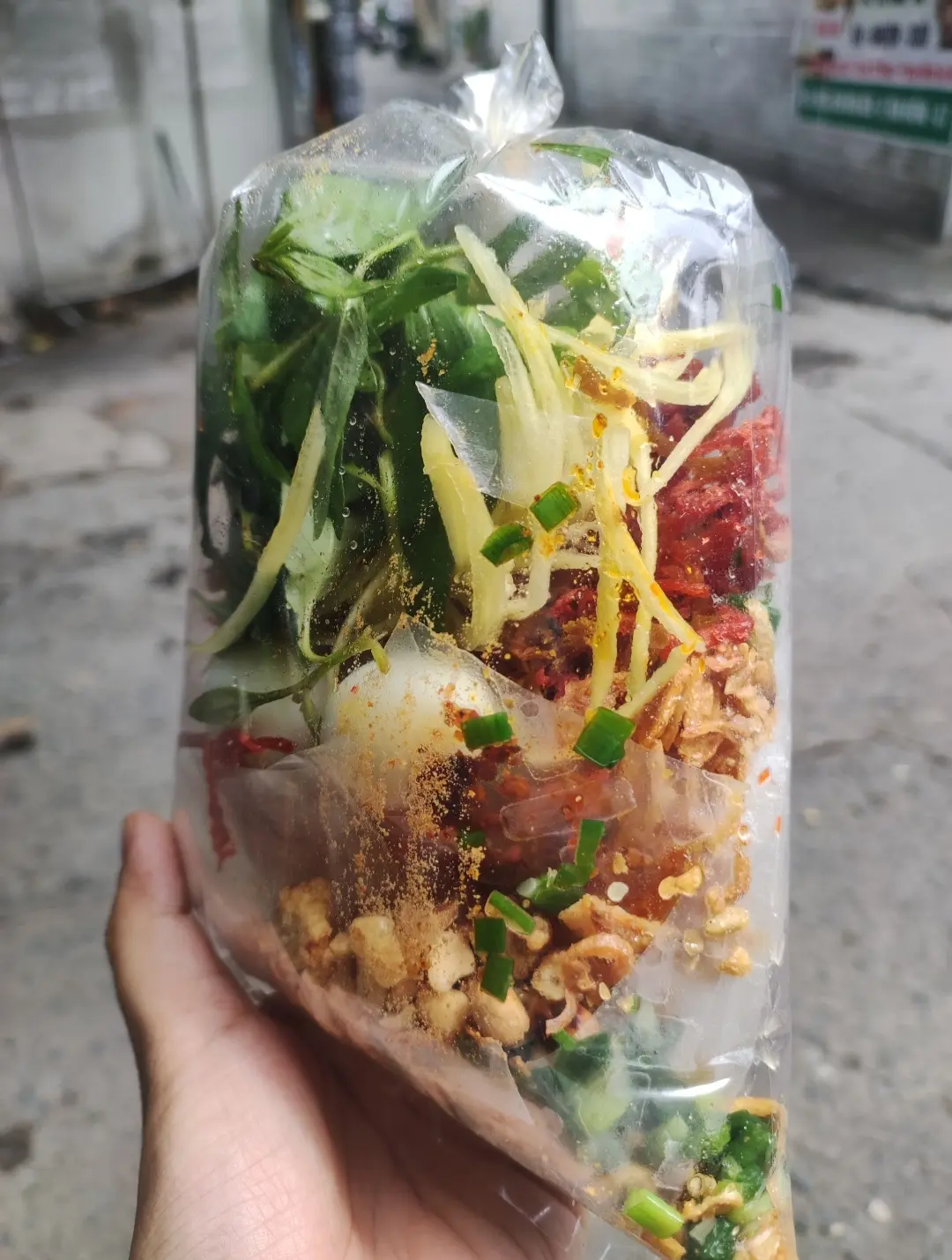 Hình ảnh Bánh tráng trộn thập cẩm 