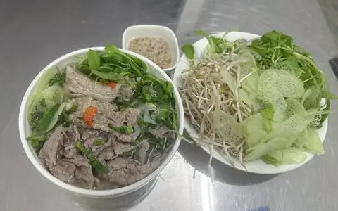 Hình ảnh Bún sườn cay - bò tái