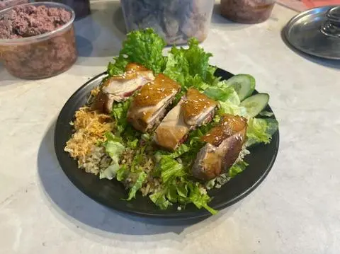 Hình ảnh Cơm gà xối mỡ Ngon Ngon