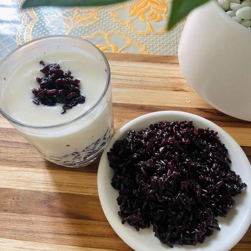 Hình ảnh Sữa chua phô mai nếp cẩm nhà làm