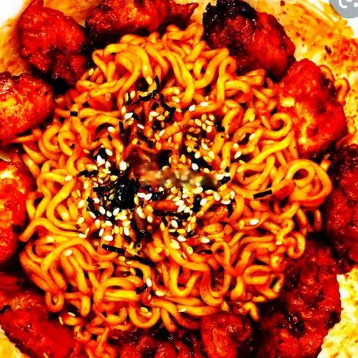 Hình ảnh Mì trộn gà cay - trứng chiên