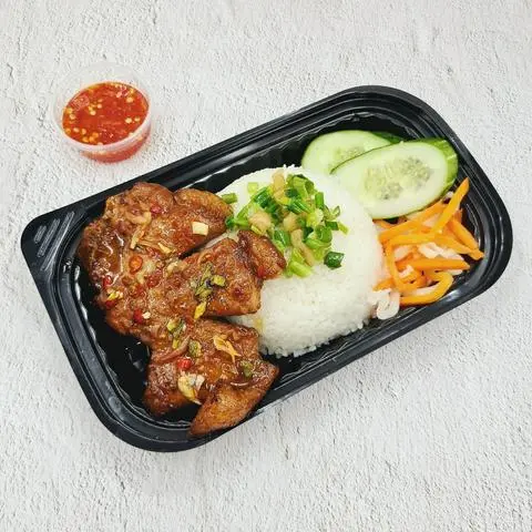 Hình ảnh Cơm Sườn Xốt Thái
