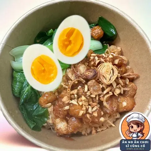 Hình ảnh Mì Trộn Tóp Mỡ Chiên Giòn + Trứng Lòng Đào