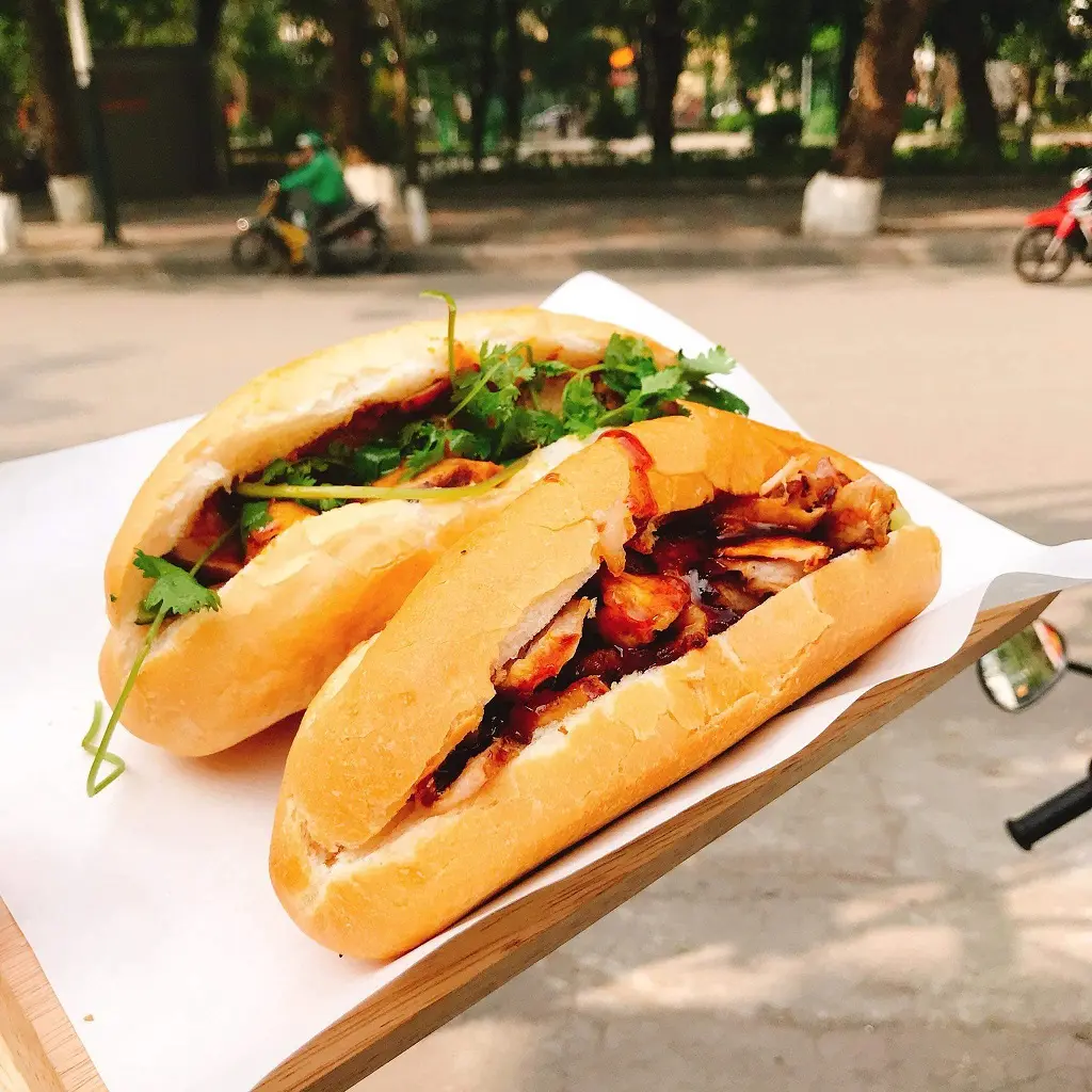 Hình ảnh Bánh Mì Xá Xíu Đặc Biệt 