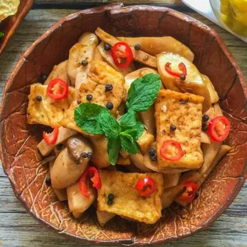 Hình ảnh Nấm rơm kho tau hủ