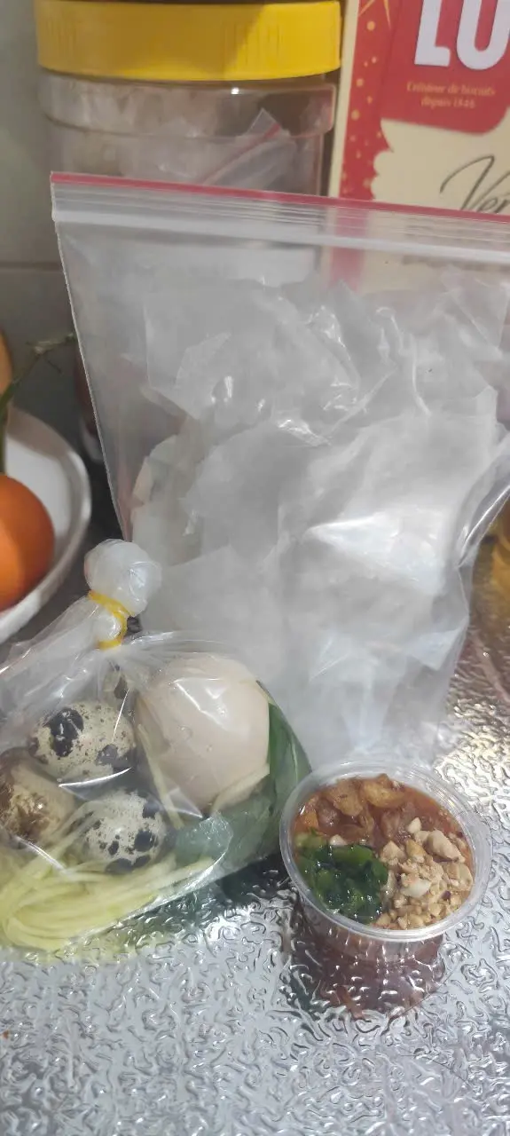 Hình ảnh Bánh tráng chấm sốt muối béo