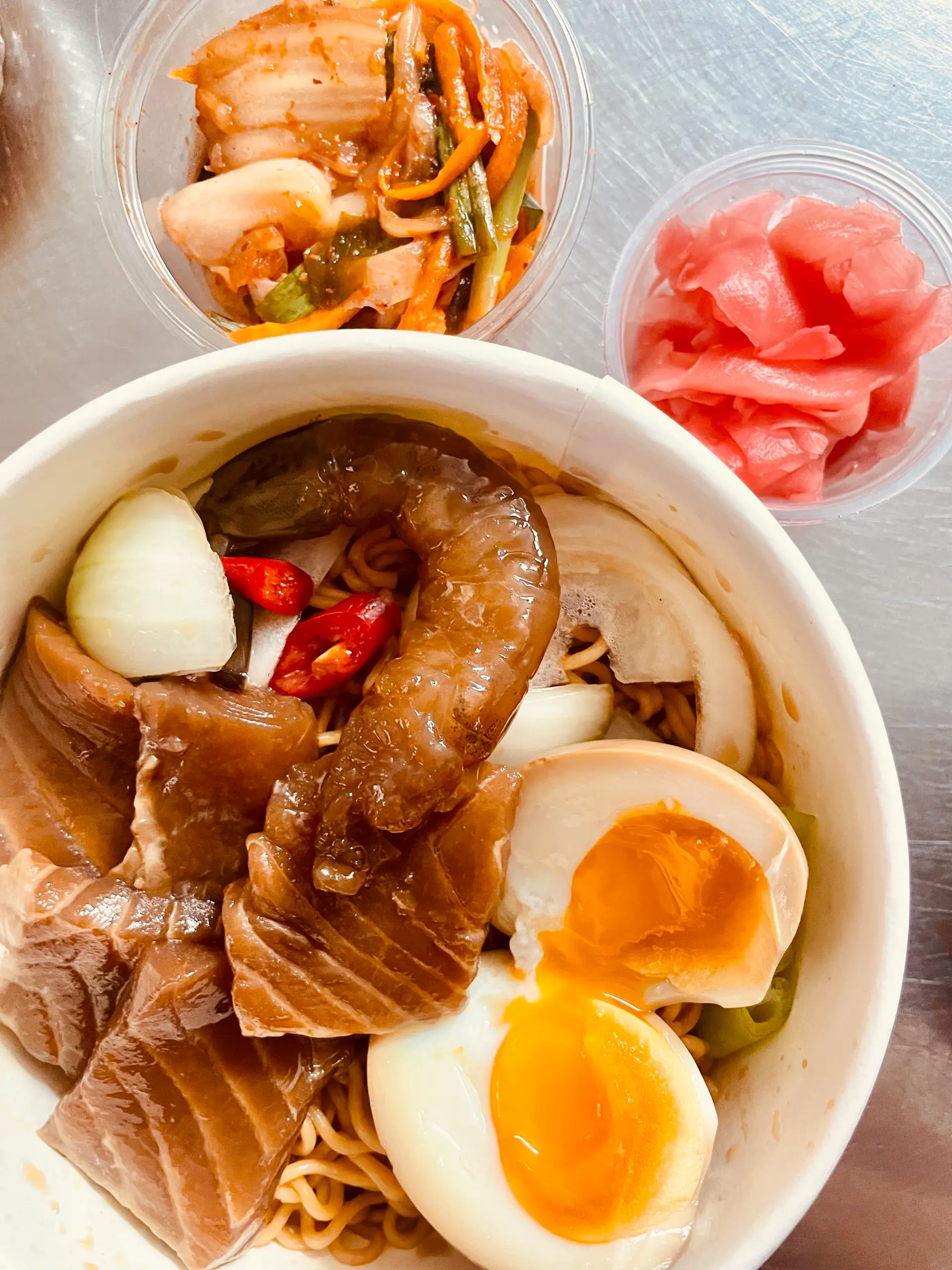 Hình ảnh Mỳ Trộn Cá Hồi & Tôm & Trứng Gà 