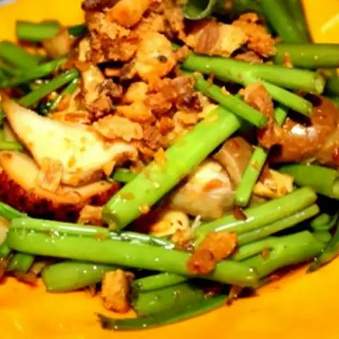 Hình ảnh Ốc khế xào rau muống