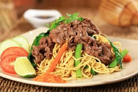Hình ảnh Mì xào Bò tái lăn