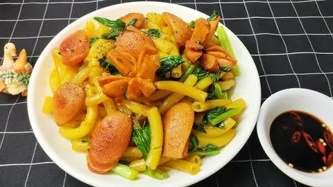 Hình ảnh Nui Xào Xúc Xích