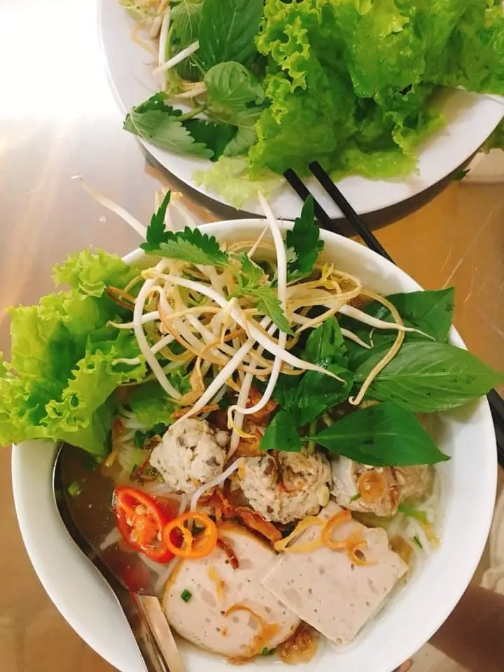 Hình ảnh Hủ tiếu mọc chả tô nhỏ