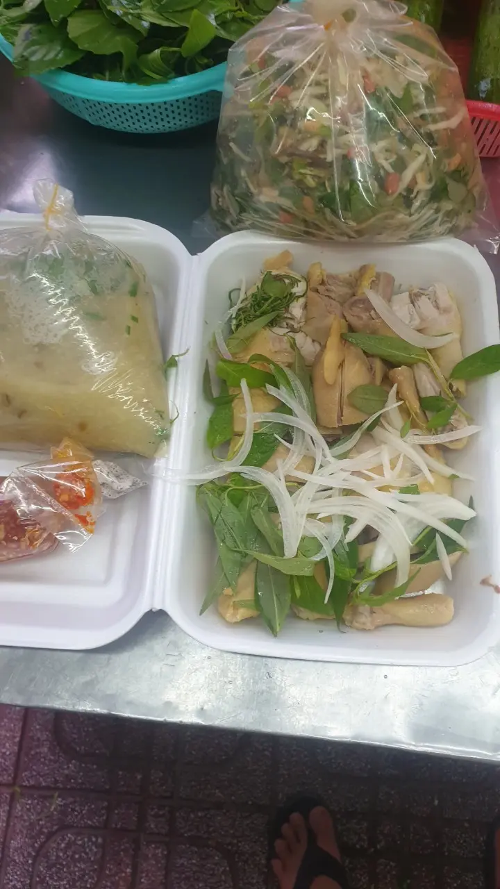 Hình ảnh 1/2 gà chặt lá chanh