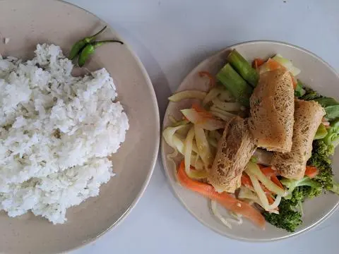 Hình ảnh Cơm chả giò chay (3 cái)