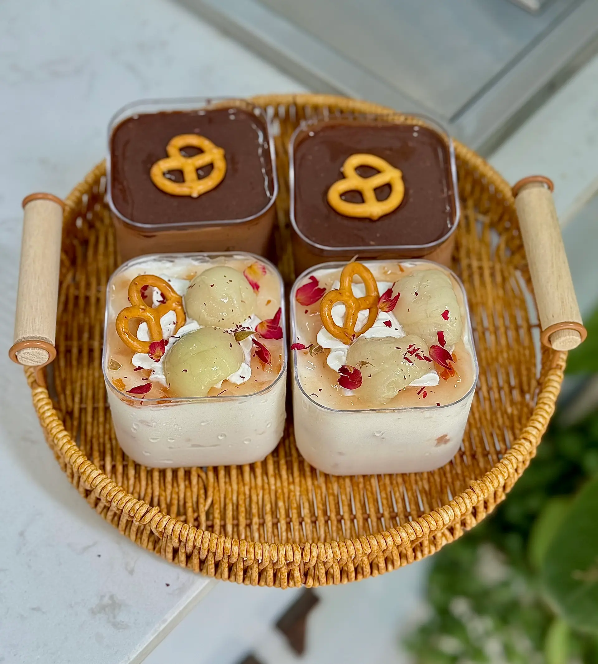 Hình ảnh Mousse vải hoa hồng