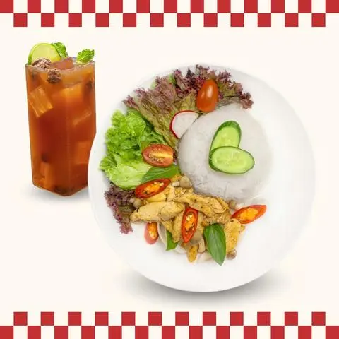 Hình ảnh Cơm Gà Xào Lá Quế + 01 Nước Miễn Phí