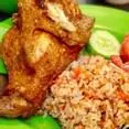 Hình ảnh Combo 2 Cơm chiên xúc xích & Cơm gà xối mỡ - Nước ngọt