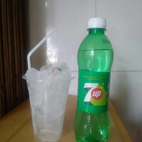 Hình ảnh 1chai 7up hương thơm tự nhiên có đá