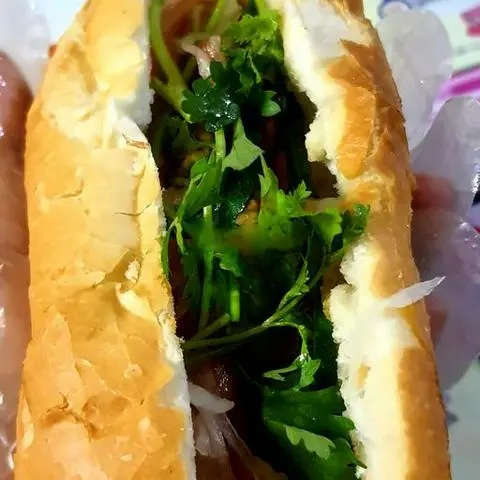Hình ảnh Bánh Mì Sườn Xá Xíu Chay