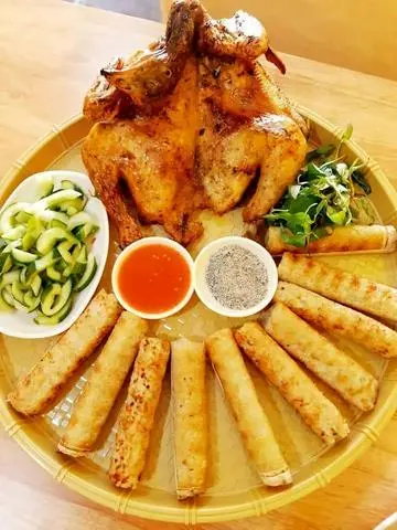 Hình ảnh gà nướng +  cơm lam + bánh bao 