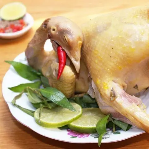 Hình ảnh Gà Hấp Muối Lá Chanh Nửa Con - Hấp Nóng