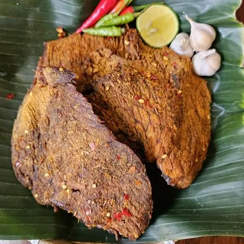 Hình ảnh Khô bò miếng to mền ngon hảo hạng (hũ 250gr)